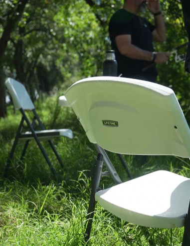 Silla plegable blanca Lifetime exterior