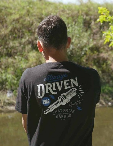 Remera hombre modelo Customize Driven negra pesca