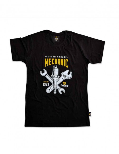 Remera hombre modelo Mechanic Driven negra