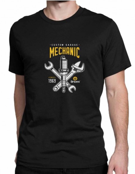 Remera hombre modelo Mechanic Driven negra