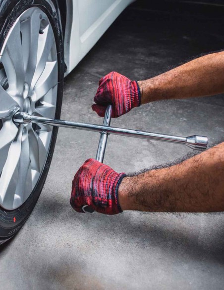 Llave cruz cromada uso Driven